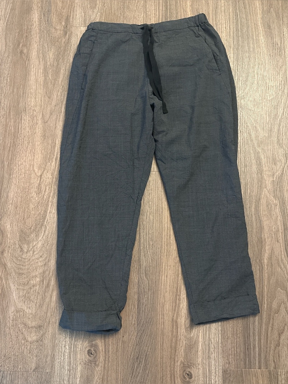 Pas de Calais gray houndstooth joggers size 38. Wool blend